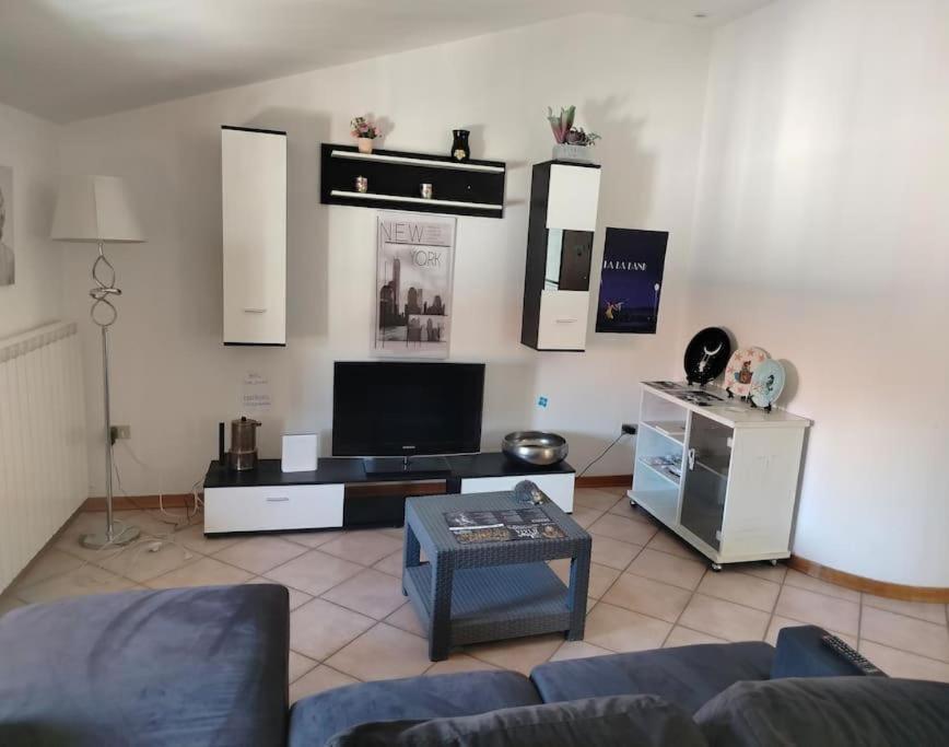 B&B Via Roma N. 12 Valfabbrica Eksteriør billede